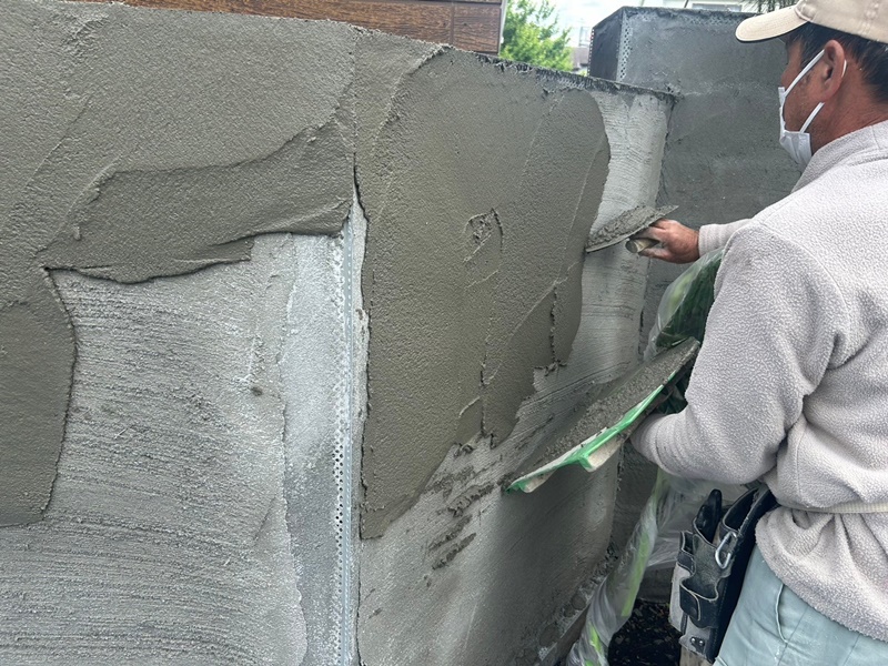 海老名市　大谷石擁壁修繕工事　モルタル重ね塗り
